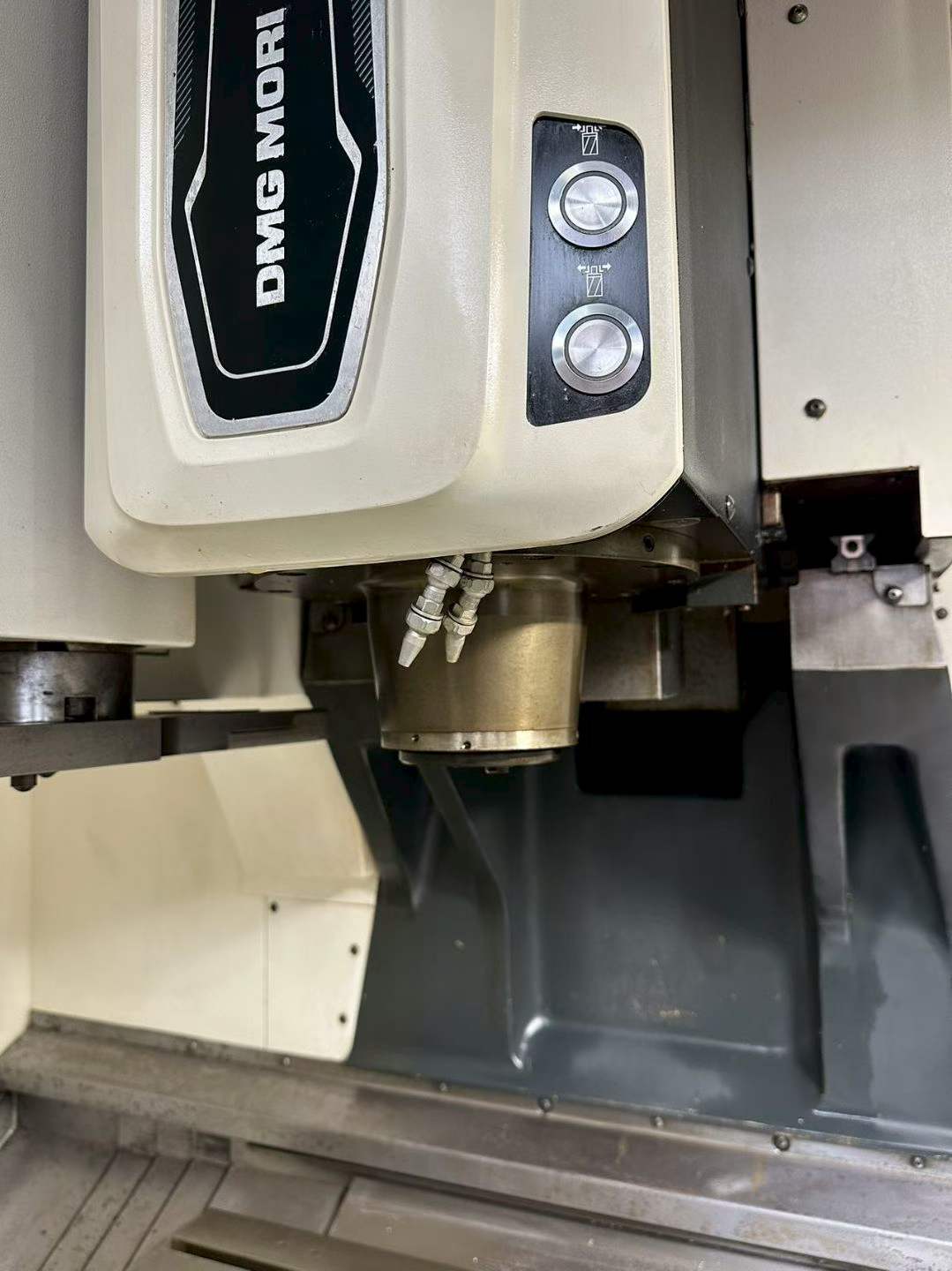 DMG MORI CMX 600 VC Vertical Machining Center photo 3