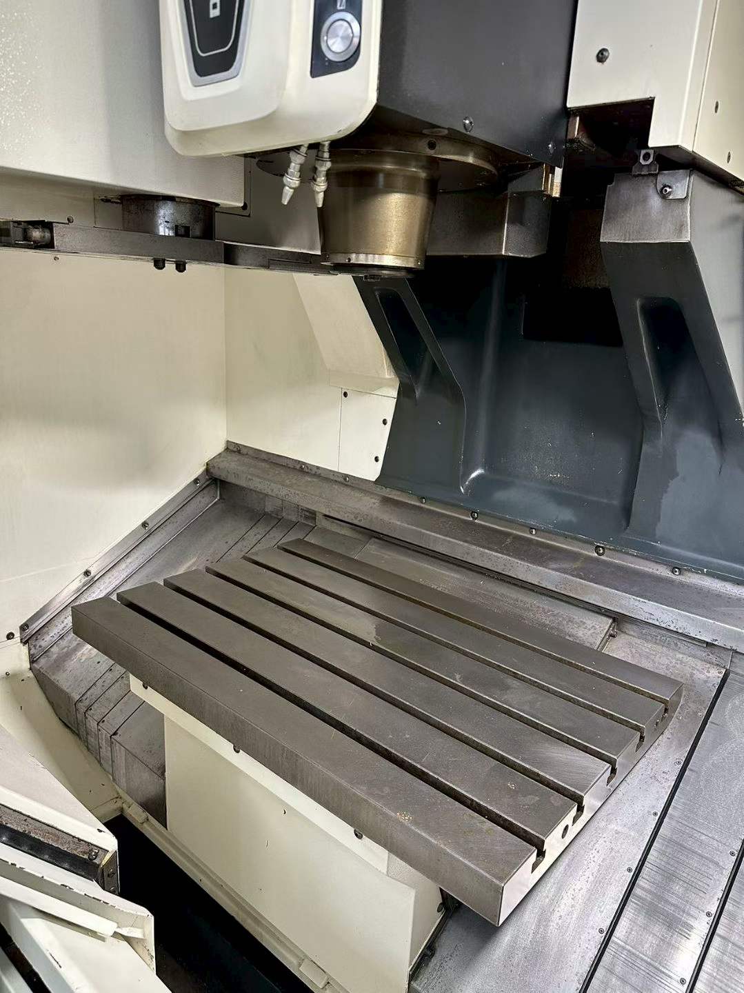 DMG MORI CMX 600 VC Vertical Machining Center photo 4