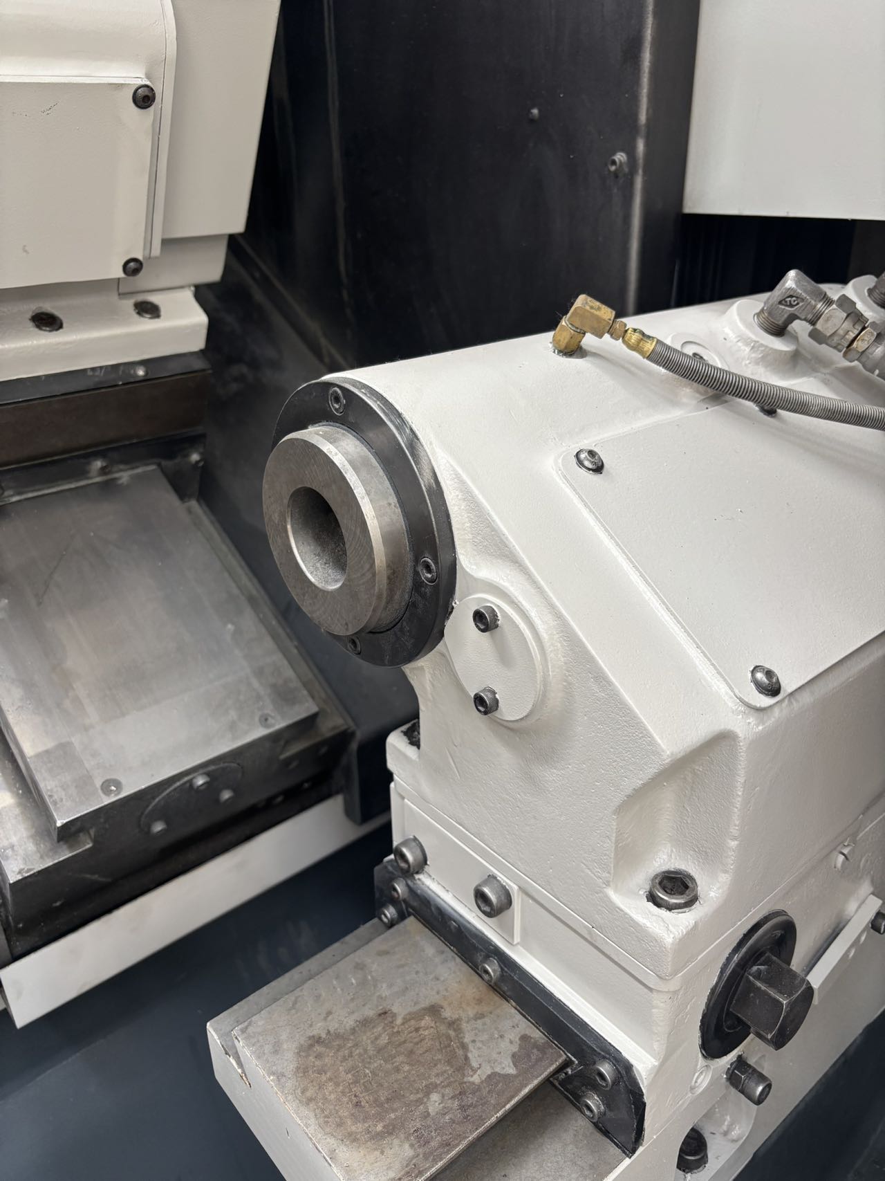 Used Dainichi Okuma GENOS L400 CNC Lathe with OSP-P200LA-R photo 2