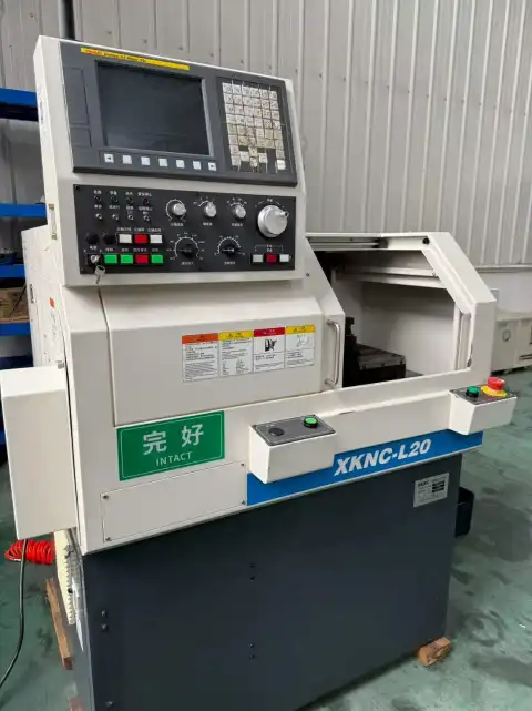 Máy tiện CNC XKNC L-20 đã qua sử dụng, kiểu bàn dao cụm