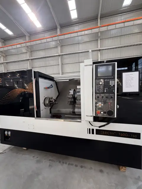 Mesin Bubut CNC Bekas Zhengborui T60D-750 dengan Mitsubishi E80