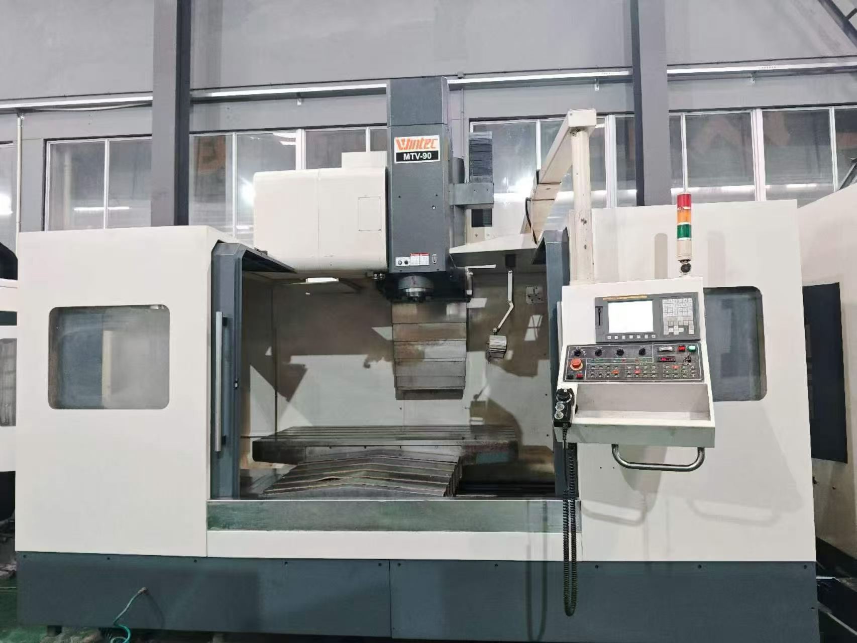2017 Da Qiao MTV 1690 CNC Vertical Machining Center photo 1