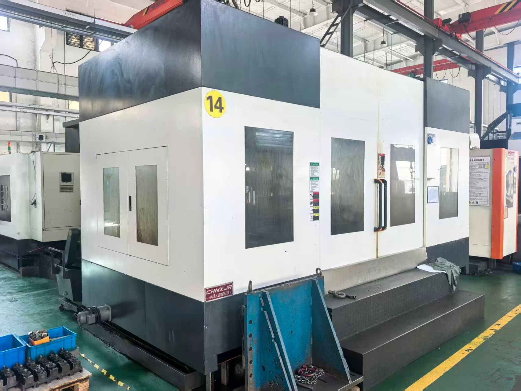 Fresadora de columna móvil Xiaojuren 1814 usada con Mitsubishi M 80