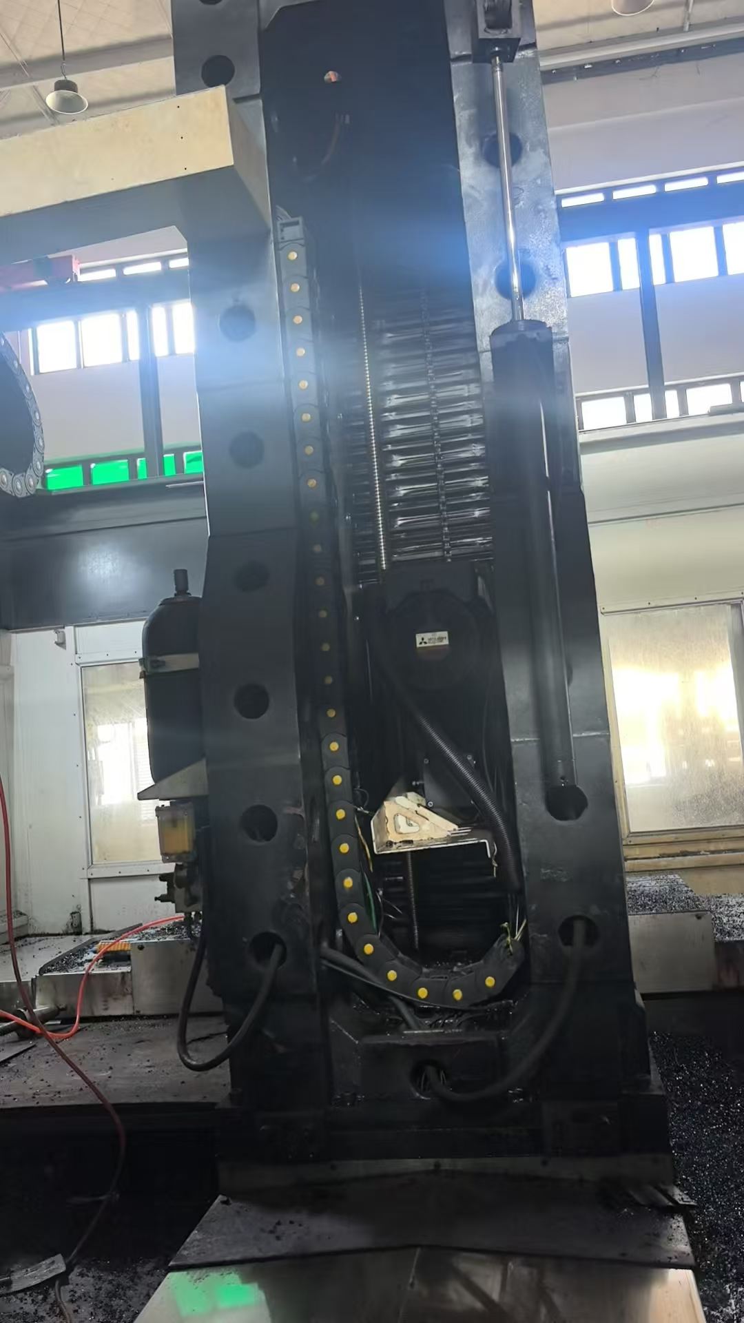 Used Xiaojuren 1814 Moving Column Milling Machine with Mitsubishi M 80 photo 3