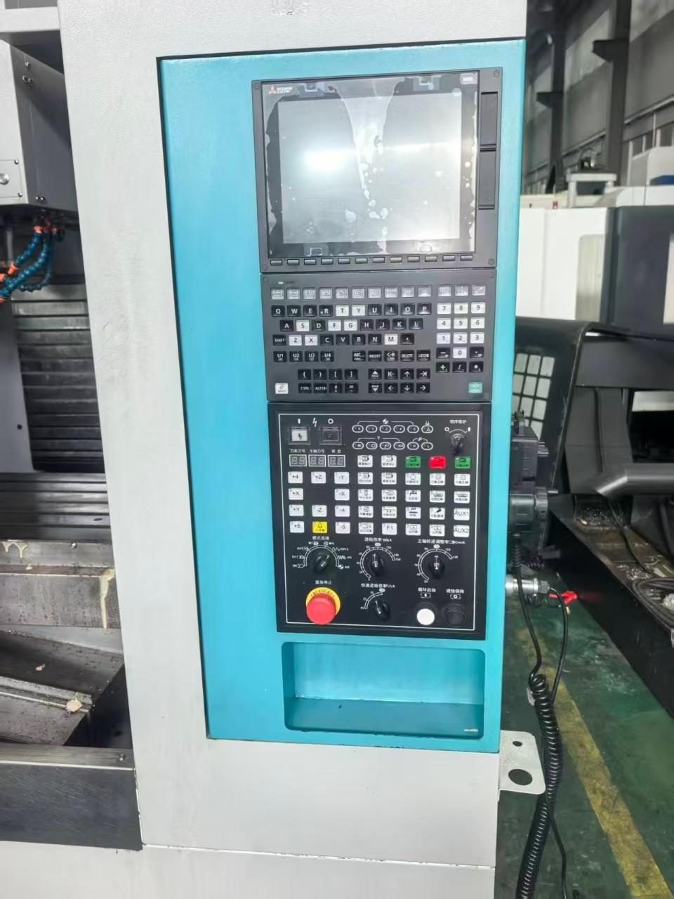 KeYe M 350 (855) Machining Center with Mitsubishi M 80 photo 4