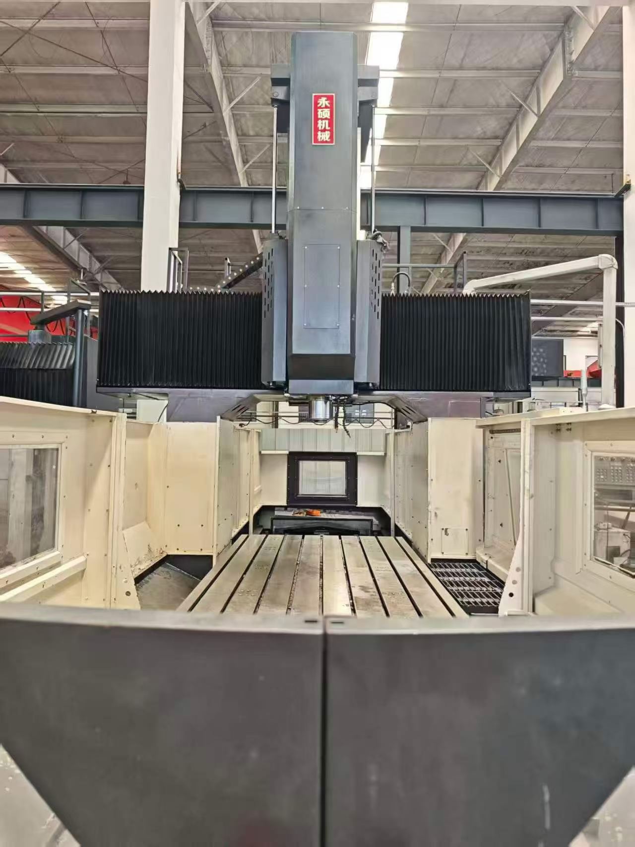 Near-New Shanghai Yongshuo YS-3018 CNC Gantry Milling Machine with Mitsubishi M 80 photo 2
