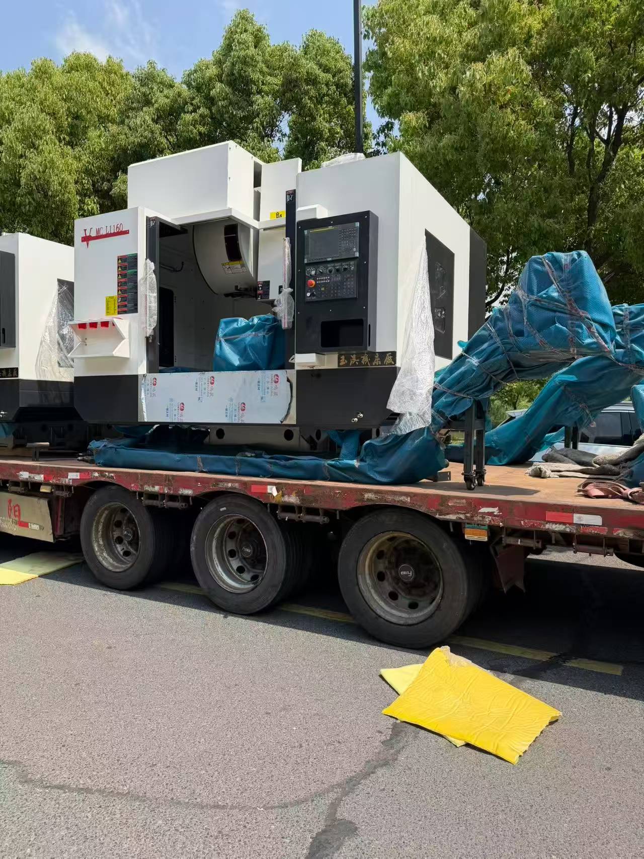New Yunji Yuxi 1160 Vertical Machining Center - Fanuc Plus photo 2