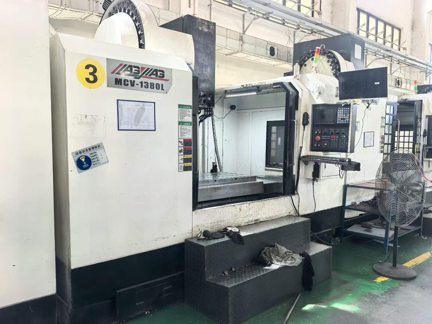 Used Sheng Hong Daye 1270 Machining Center with Mitsubishi M 70