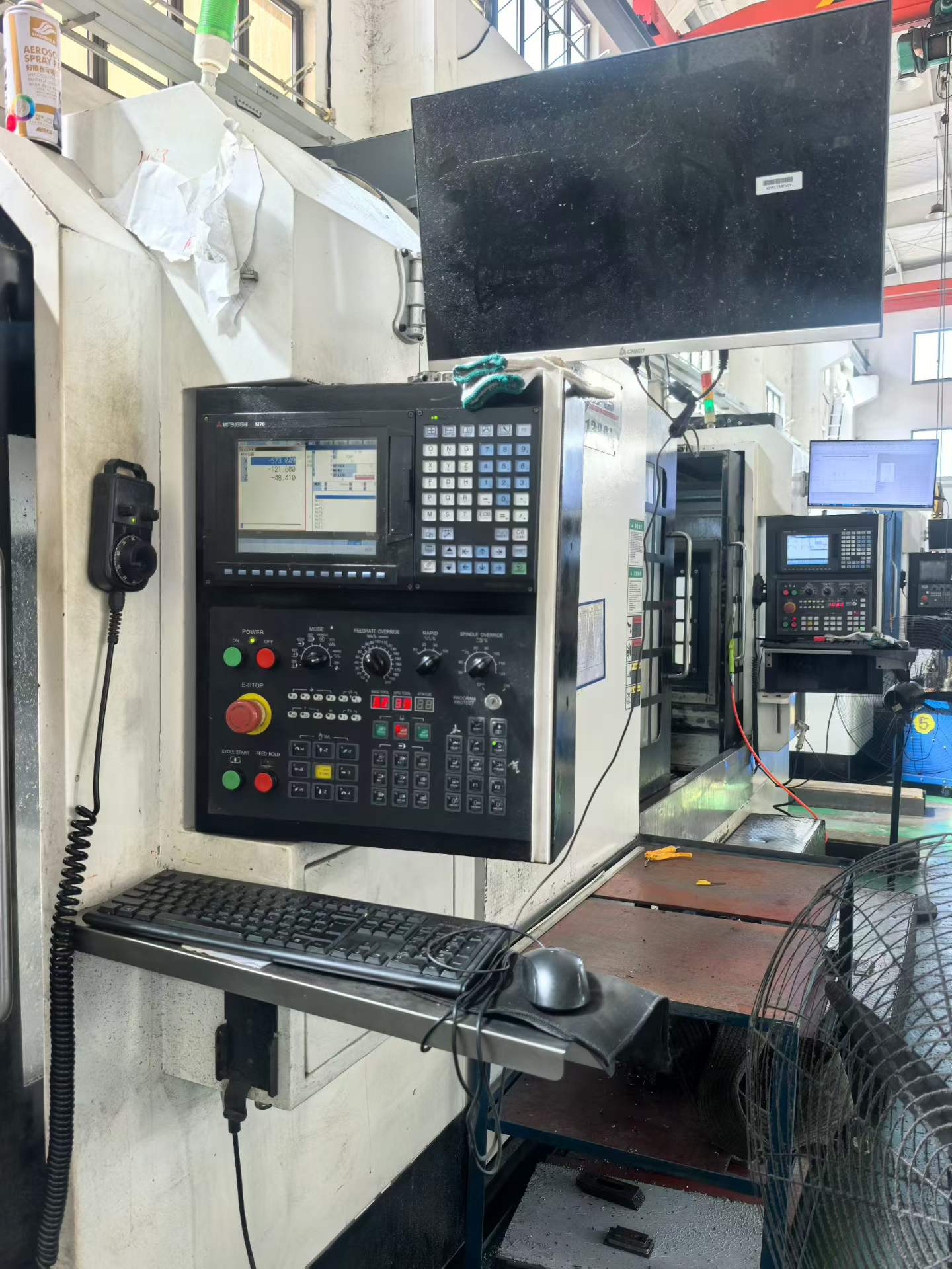 Used Sheng Hong Daye 1270 Machining Center with Mitsubishi M 70 photo 3
