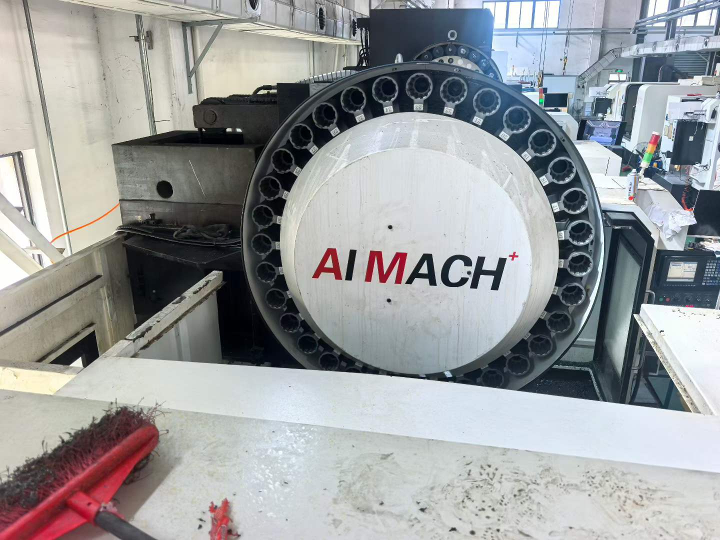 Used Sheng Hong Daye 1270 Machining Center with Mitsubishi M 70 photo 8