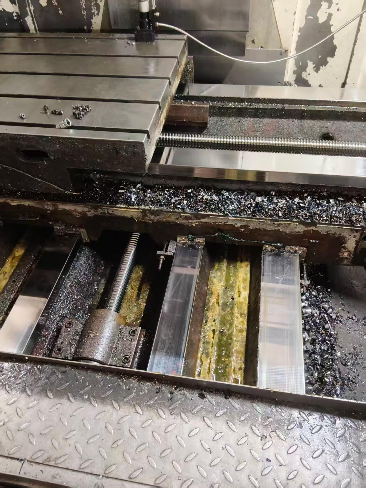 Used Sheng Hong Daye 1270 Machining Center with Mitsubishi M 70 photo 9