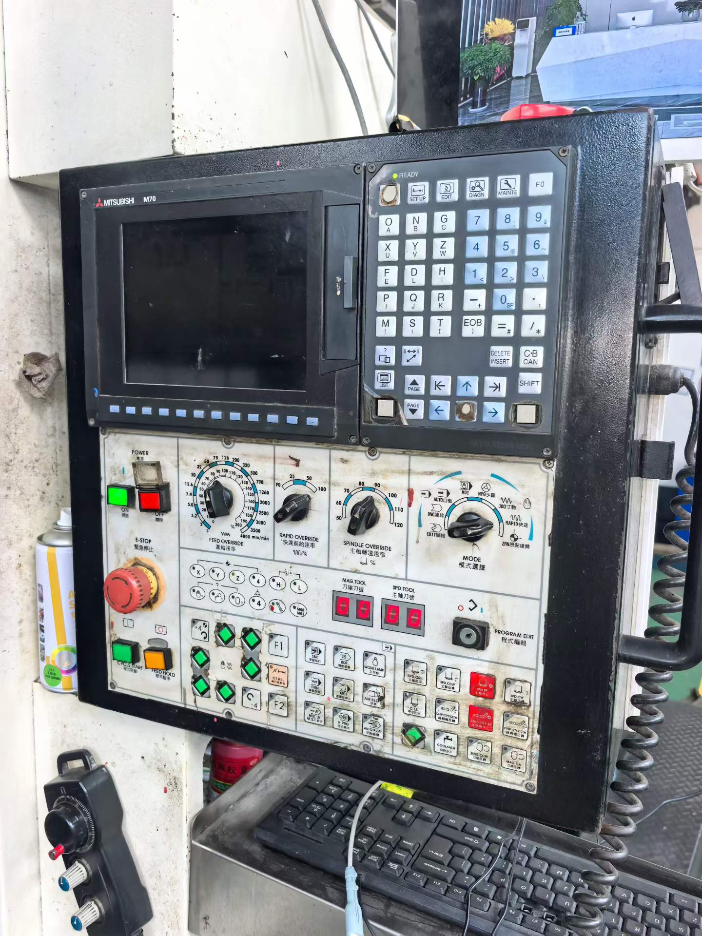Used Sheng Hui 1375 CNC Milling Machine with Mitsubishi M 70 photo 2