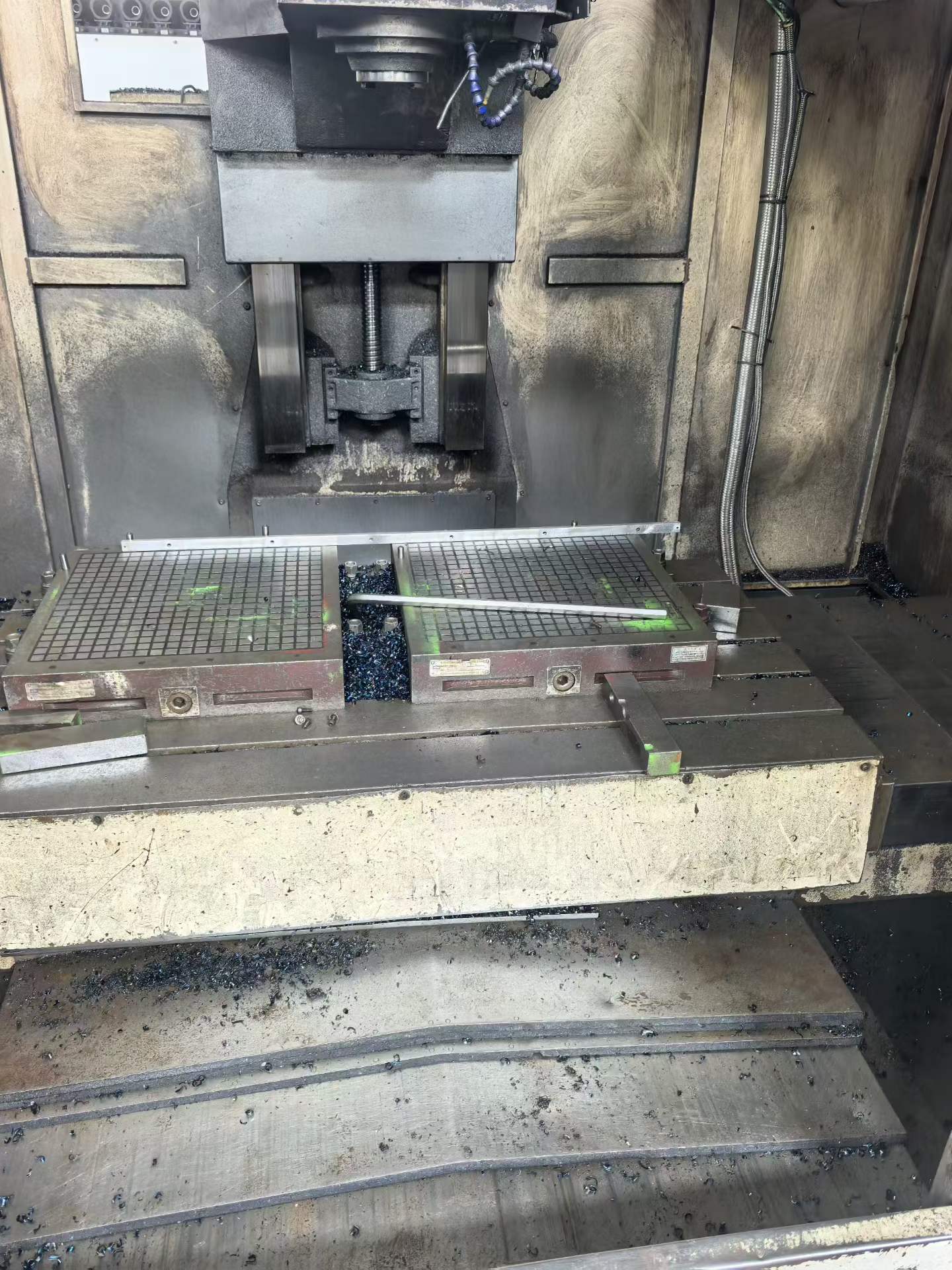 Used Sheng Hui 1375 CNC Milling Machine with Mitsubishi M 70 photo 3