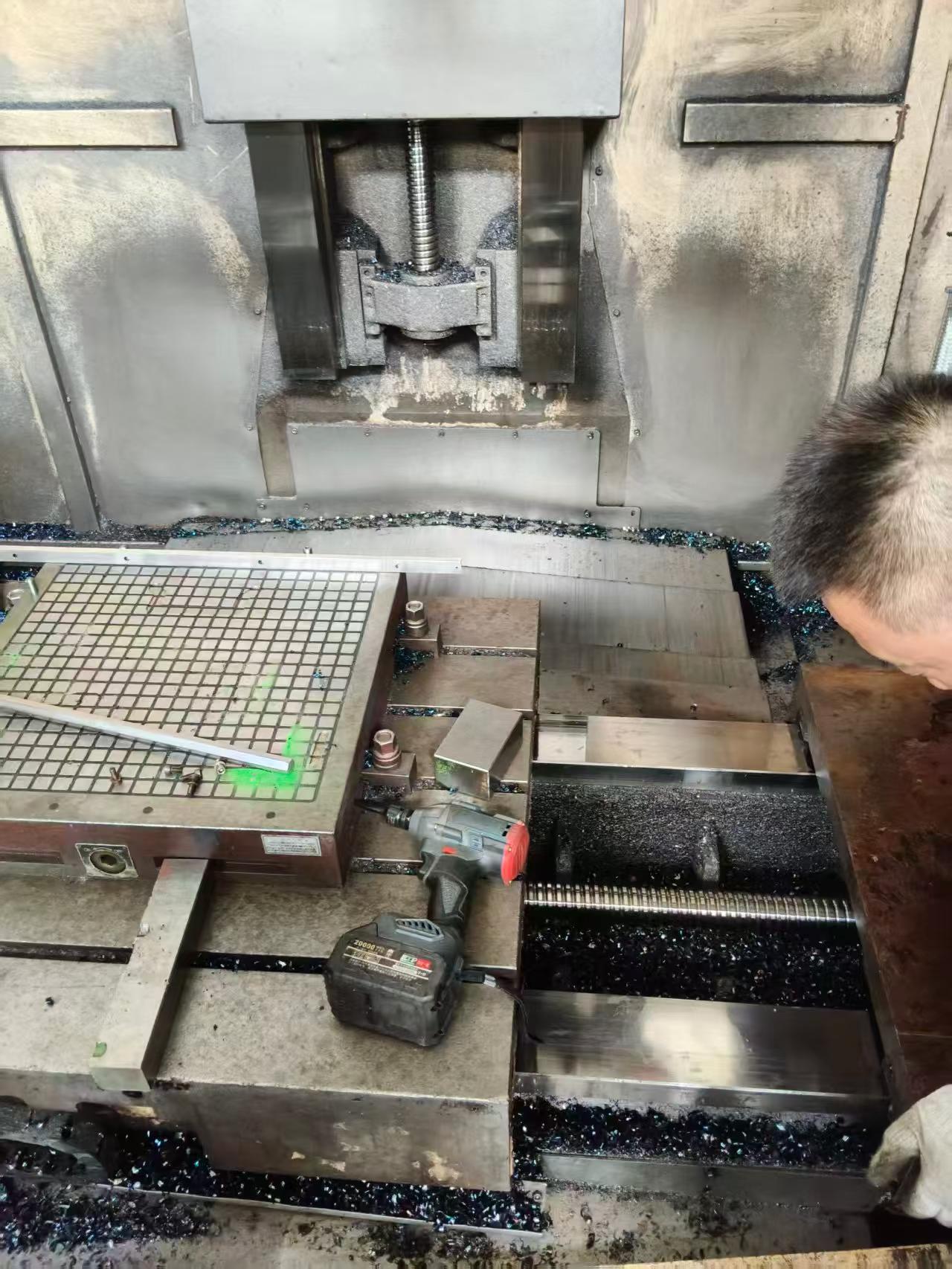 Used Sheng Hui 1375 CNC Milling Machine with Mitsubishi M 70 photo 9