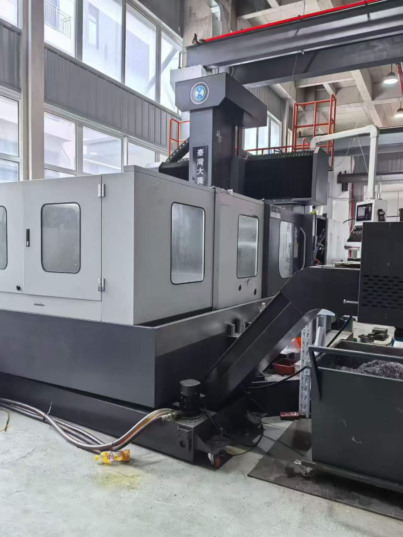 Used Dah Wei 2515 Machining Center with Mitsubishi M 80 photo 2