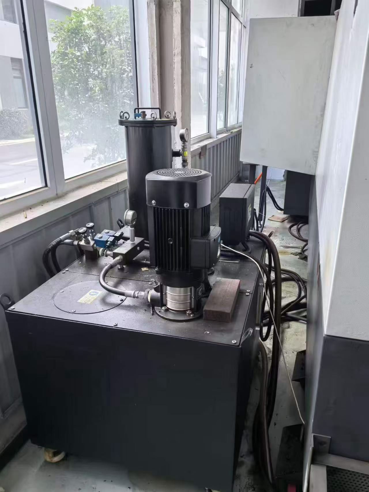 Used Dah Wei 2515 Machining Center with Mitsubishi M 80 photo 5
