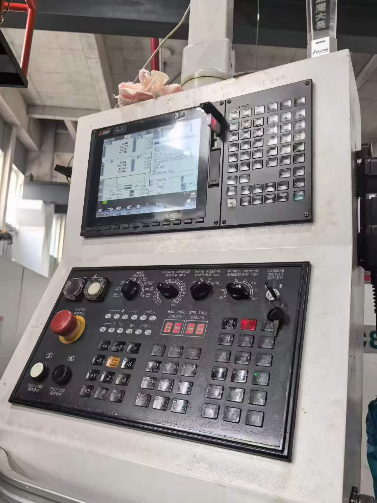Used Dah Wei 2515 Machining Center with Mitsubishi M 80 photo 6