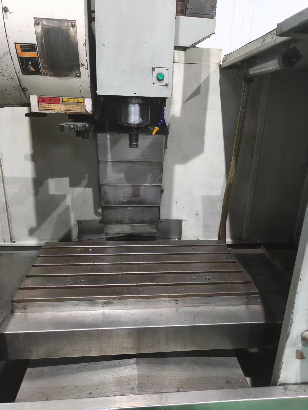 Used Ding Tai 850 Machining Center with Fanuc MD photo 2