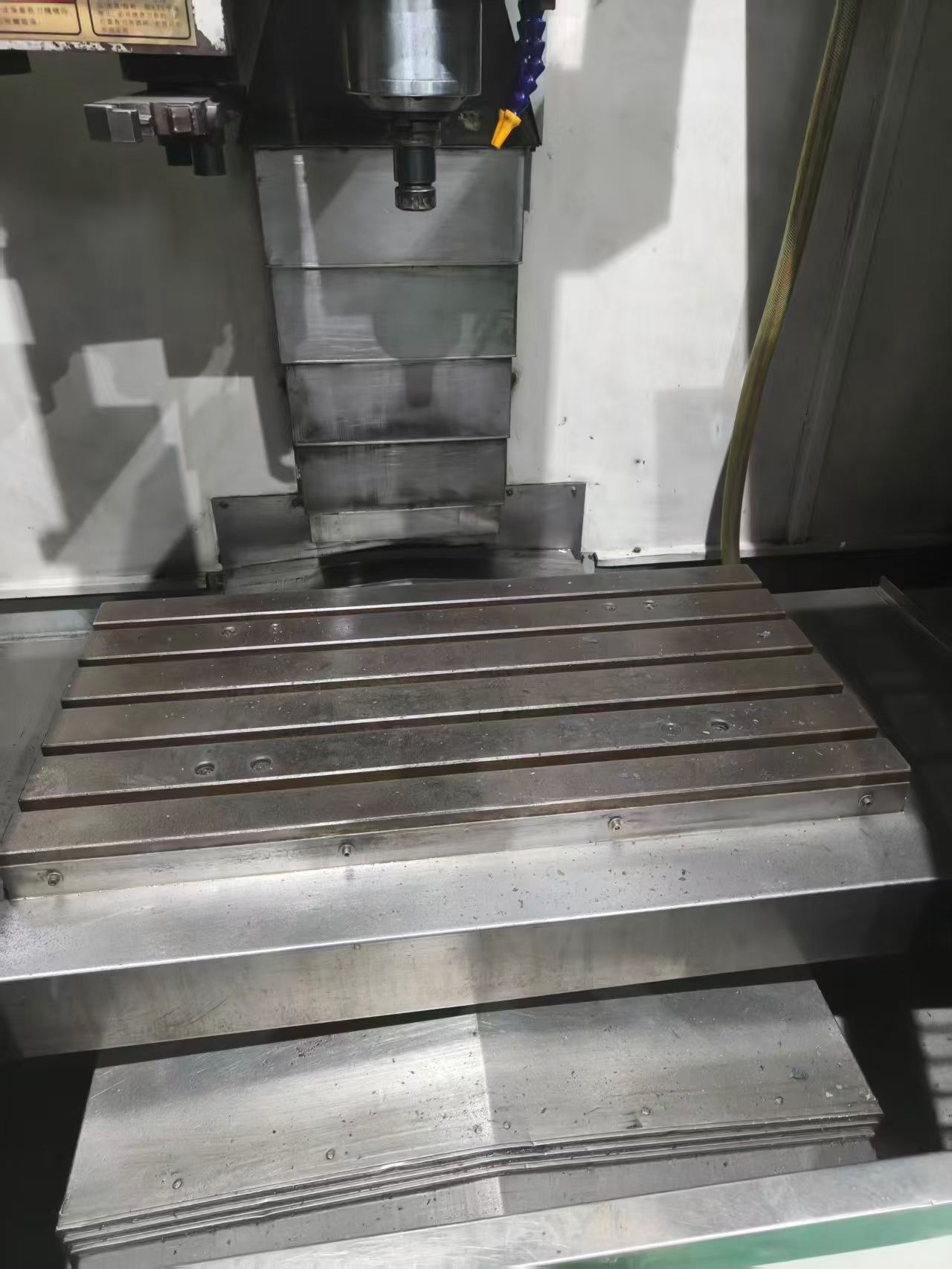 Used Ding Tai 850 Machining Center with Fanuc MD photo 4