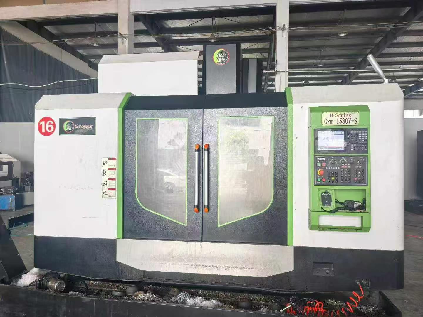 ศูนย์แมชชีนนิ่งเซ็นเตอร์แนวตั้ง Glema 1580 V-S มือสอง พร้อมระบบควบคุม Mitsubishi M 80