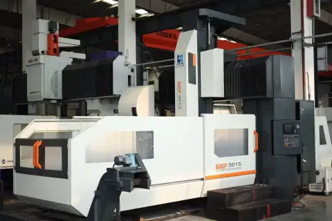 Centro de Mecanizado de Pórtico Guosheng GMF-3015 Usado con Mitsubishi M80