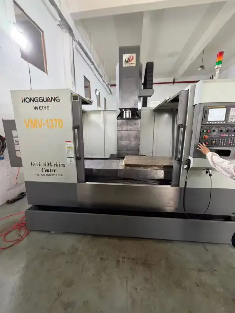 آلة تفريز CNC مستعملة Hongguang Weiye 1370 مع تحكم FANUC MF