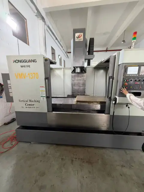 ماكينة تفريز CNC Hongguang Weiye 1370 مستعملة مع FANUC MF