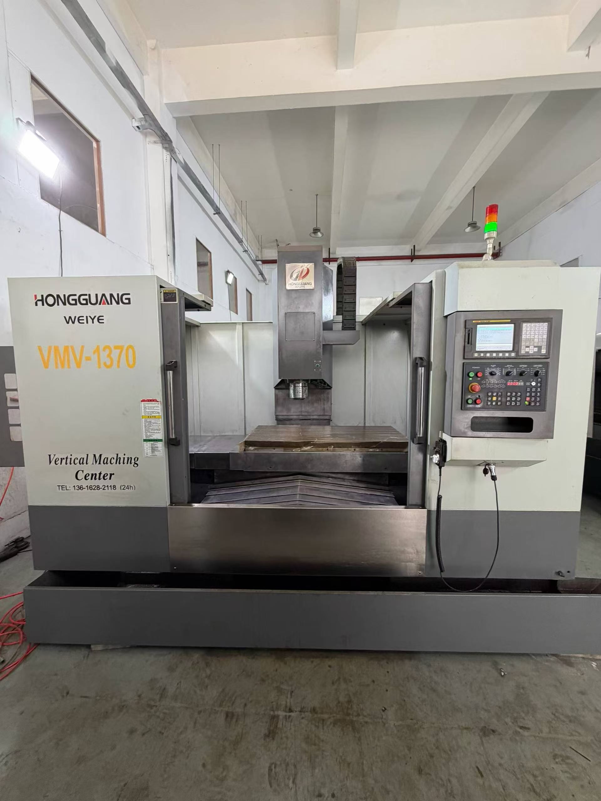 Used Hongguang Weiye 1370 CNC Milling Machine with Fanuc MF photo 2