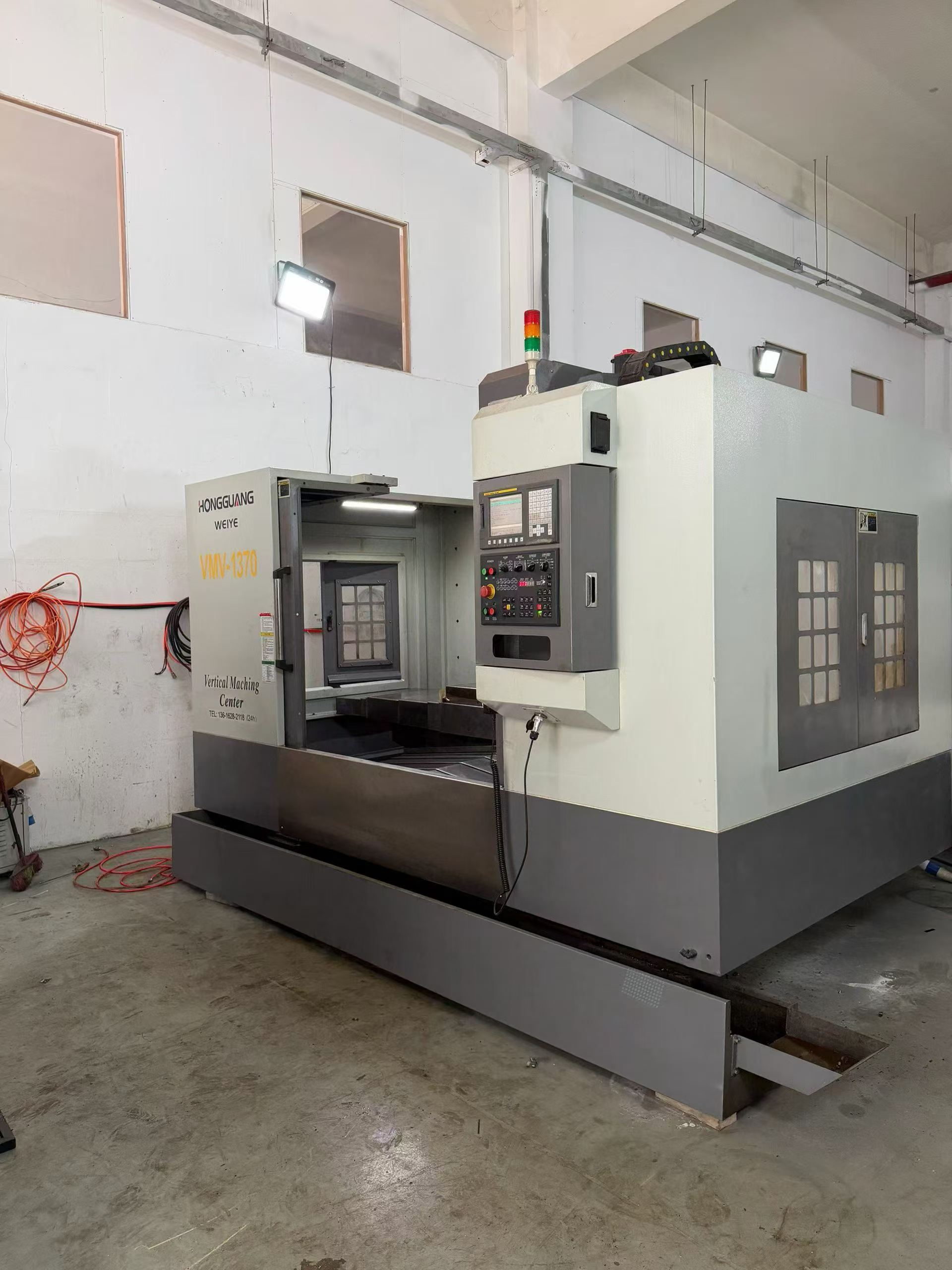 Used Hongguang Weiye 1370 CNC Milling Machine with Fanuc MF photo 3
