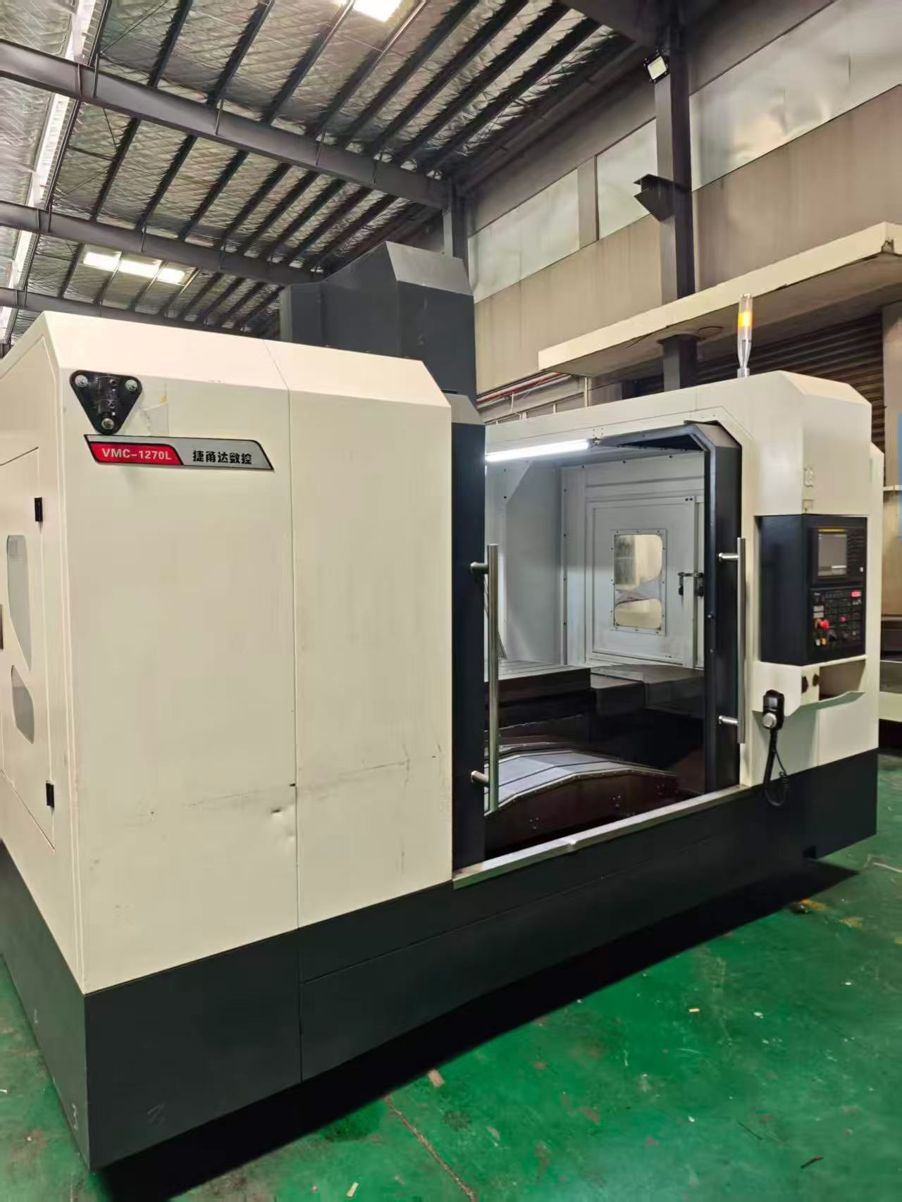 Used Jieyongda 1270 L CNC Milling Machine with Fanuc MF Plus photo 3