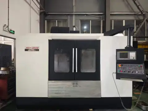 مركز تصنيع CNC مستعمل LITZ MCV-1300