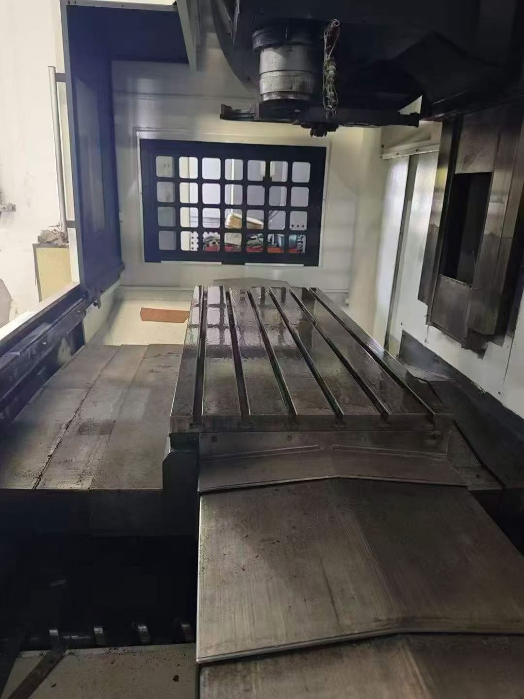 Used Leadwell MCV-1300 CNC Machining Center photo 3