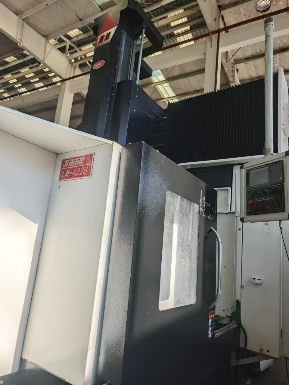 Used Qiaofeng 4228 CNC Gantry Milling Machine with Fanuc MF-Plus photo 4