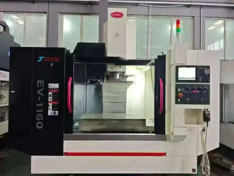 Centro de mecanizado vertical Qiaofeng EV-1160 de segunda mano con Mitsubishi M80