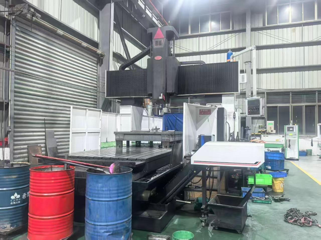 Used Qiaofeng LM-4228 CNC Gantry Milling Machine with Fanuc MF-Plus Control photo 3