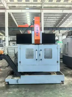 Used Rifai 2016 Vertical Machining Center with Fanuc MF photo 3