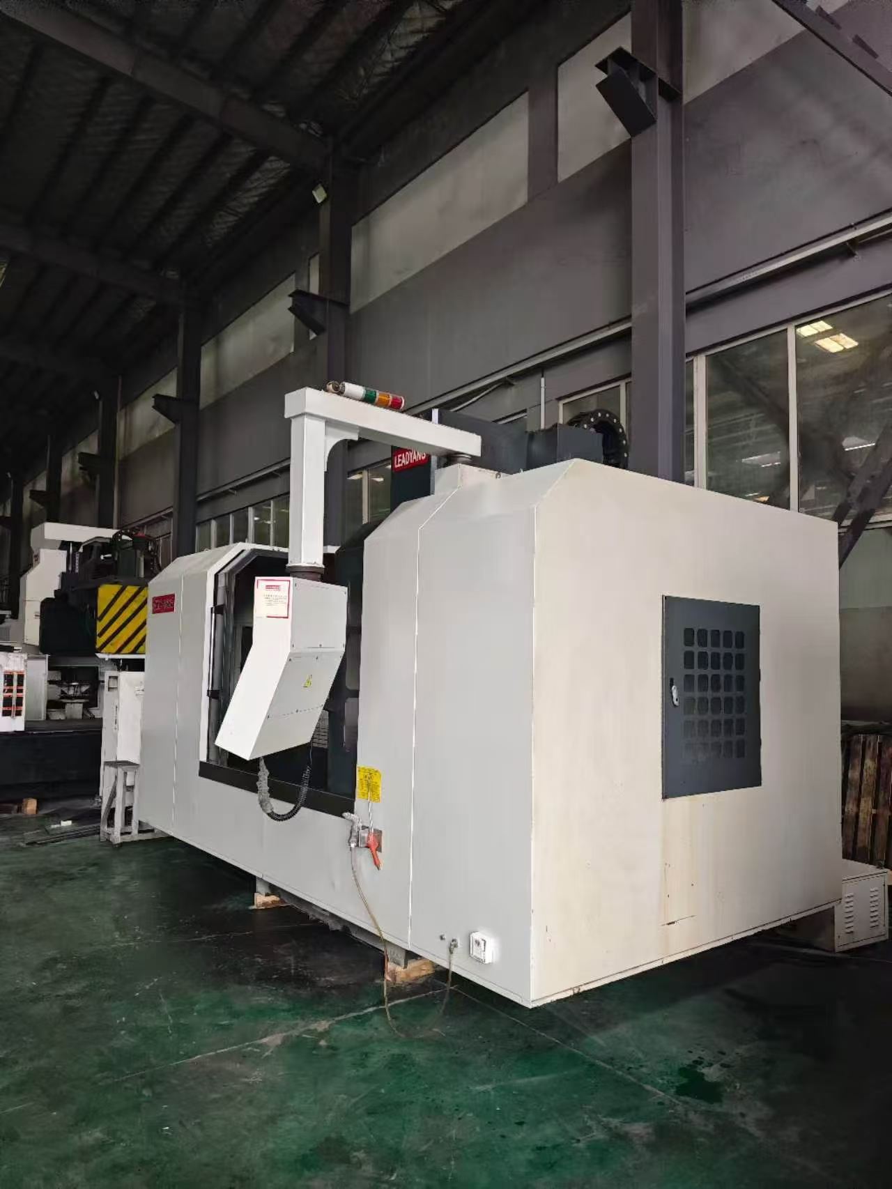 Used Taiwan Li Yang VMC-168 G CNC Milling Machine with Fanuc MF Control photo 2