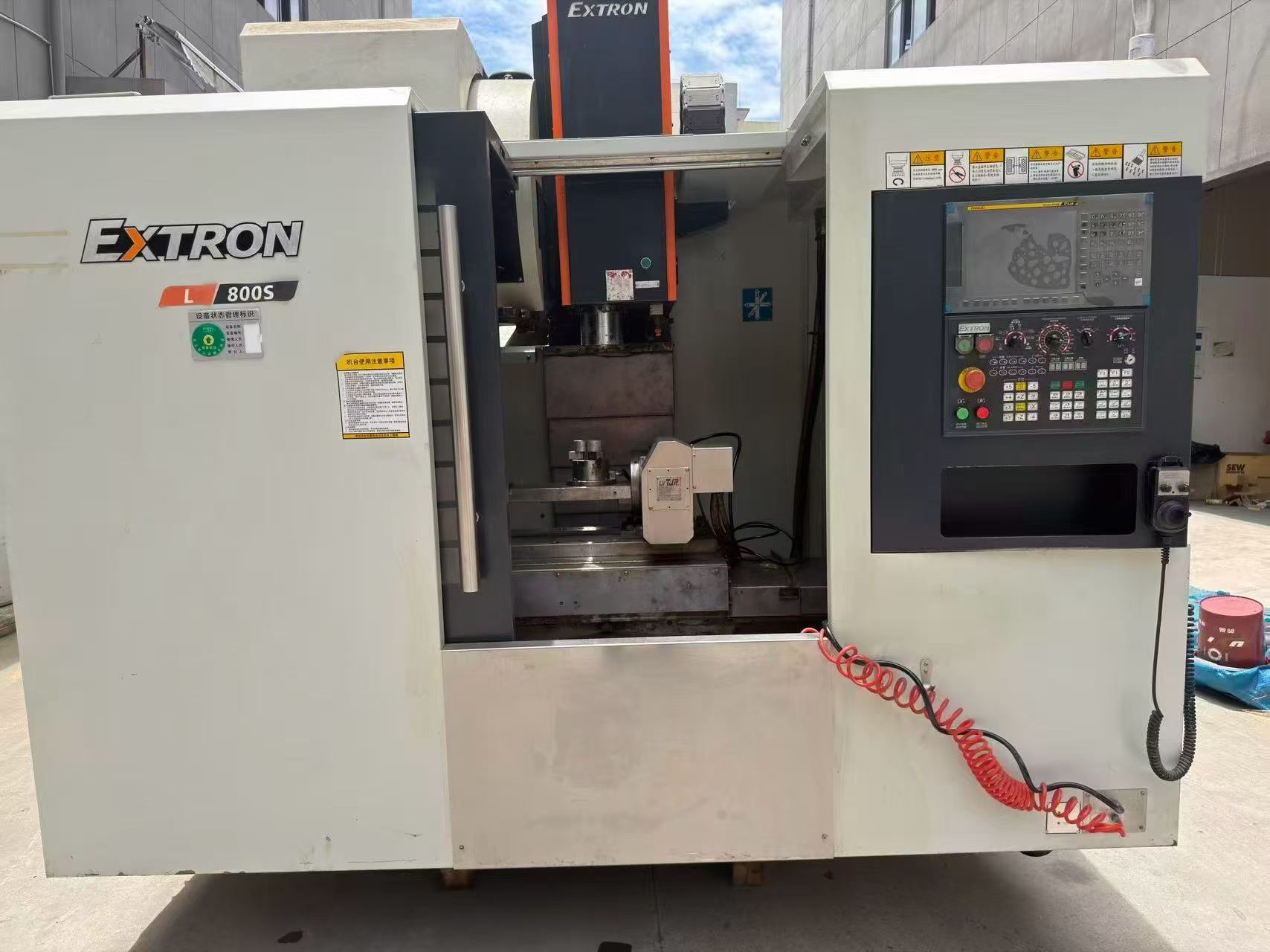 Used Yi Chuan 850 Machining Center with Fanuc Control photo 1