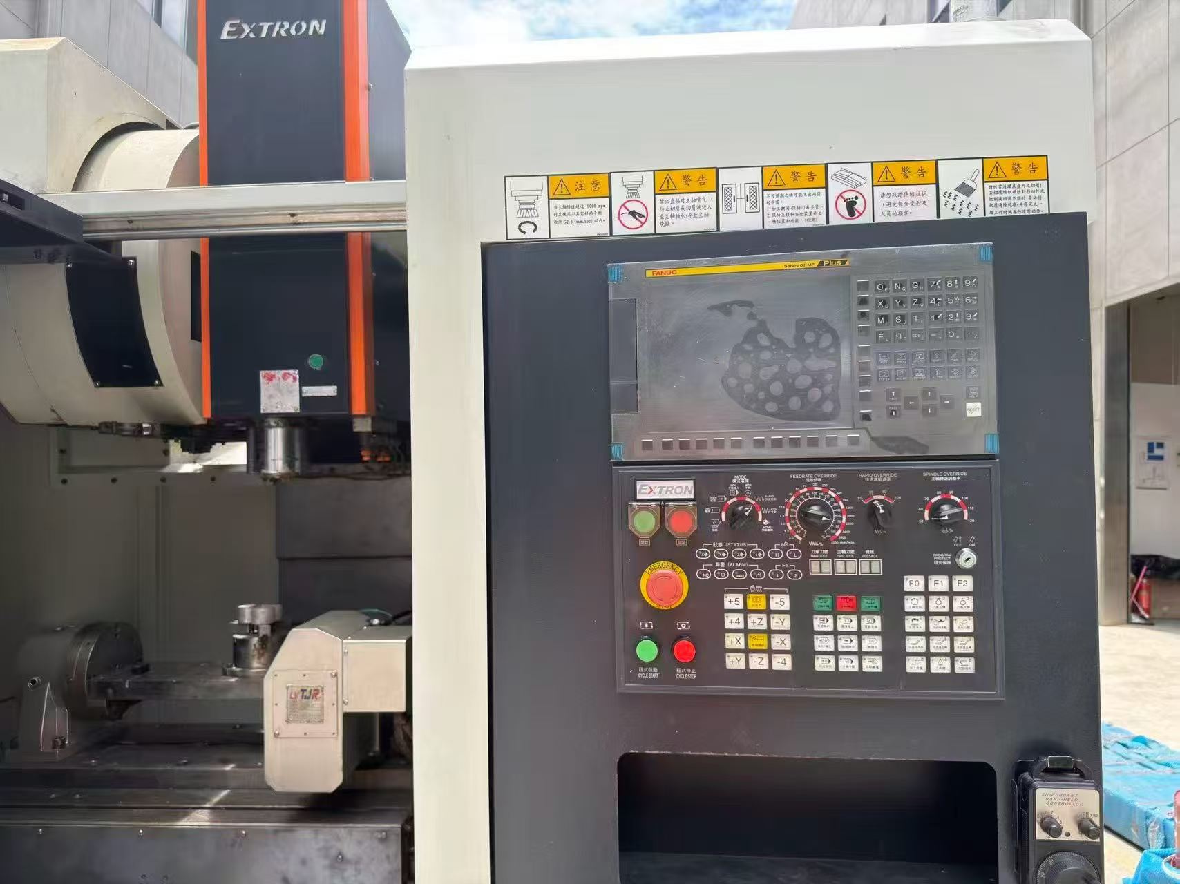 Used Yi Chuan 850 Machining Center with Fanuc Control photo 2