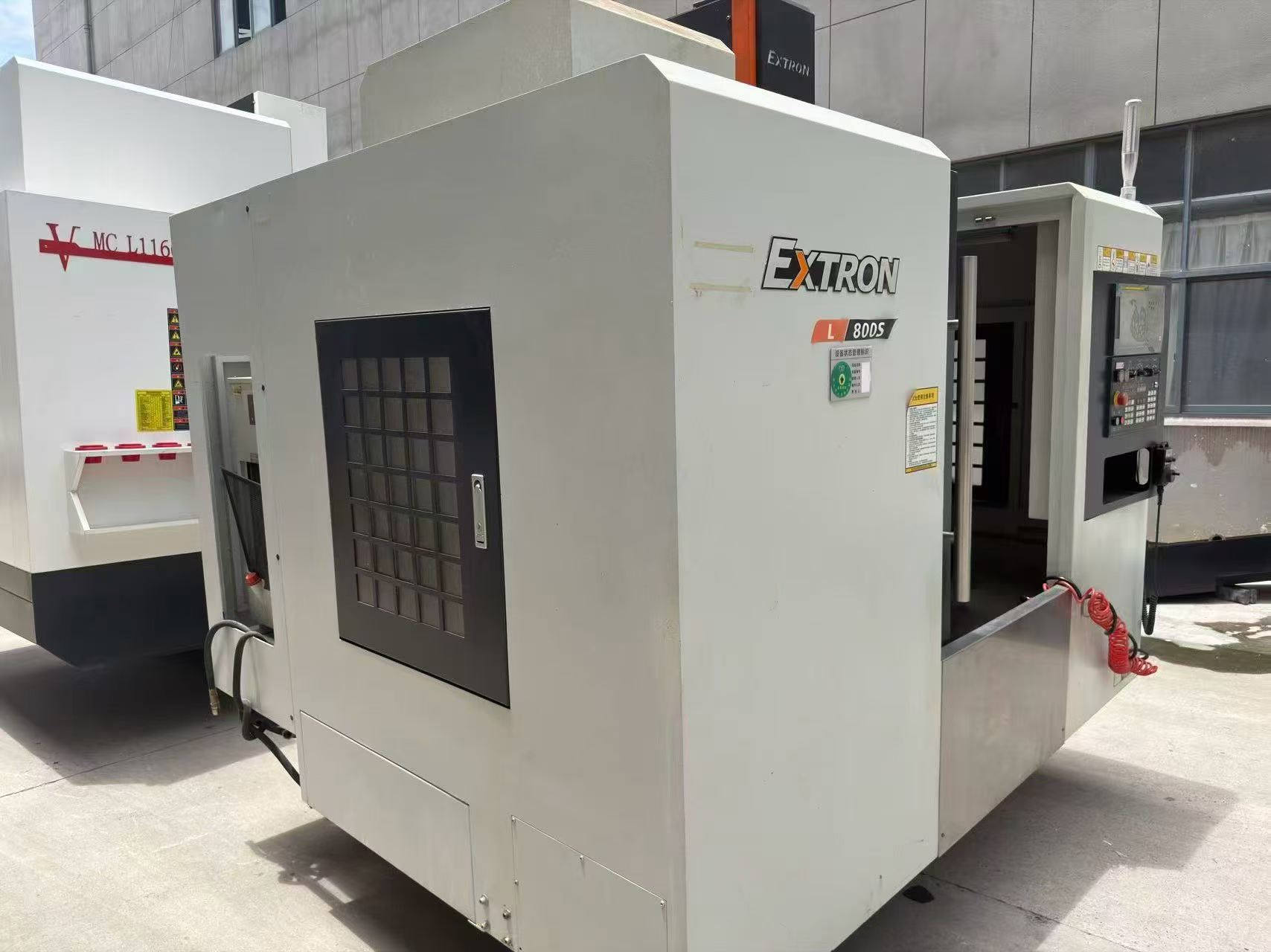 Used Yi Chuan 850 Machining Center with Fanuc Control photo 4