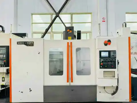 Pusat Pemesinan Vertikal Qiaodi 1160 dengan Mitsubishi M70