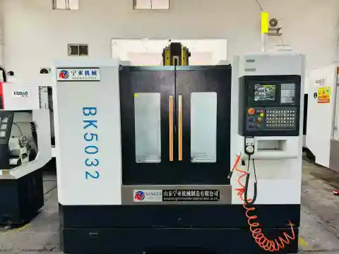 เครื่องเจาะร่องเกียร์ CNC มือสอง รุ่น BK 5032