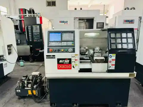 Mesin Bubut CNC Jinhuo CK0635/G Bekas dengan Kontrol GSK 980TC3
