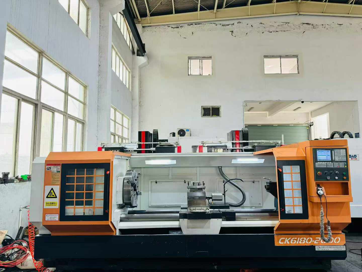 Used Heavy Duty CNC Lathe Meiside 6180/2000 photo 2