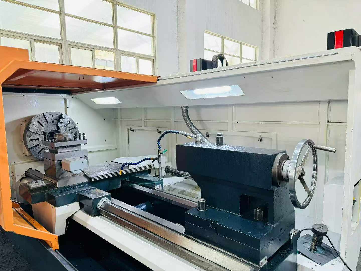 Used Heavy Duty CNC Lathe Meiside 6180/2000 photo 3