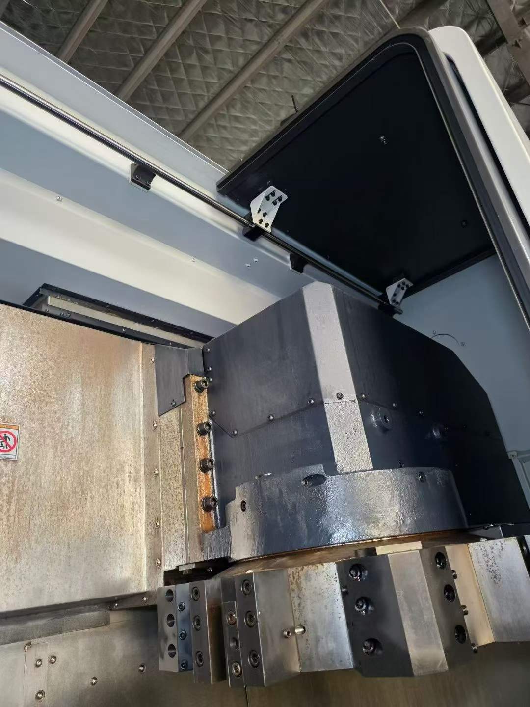 2020 Doosan PUMA V 8305 CNC Vertical Lathe photo 4