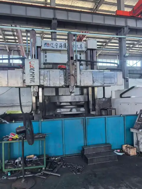 Torno vertical CNC Liaoning Haitong 5225 de 2021 con control Siemens