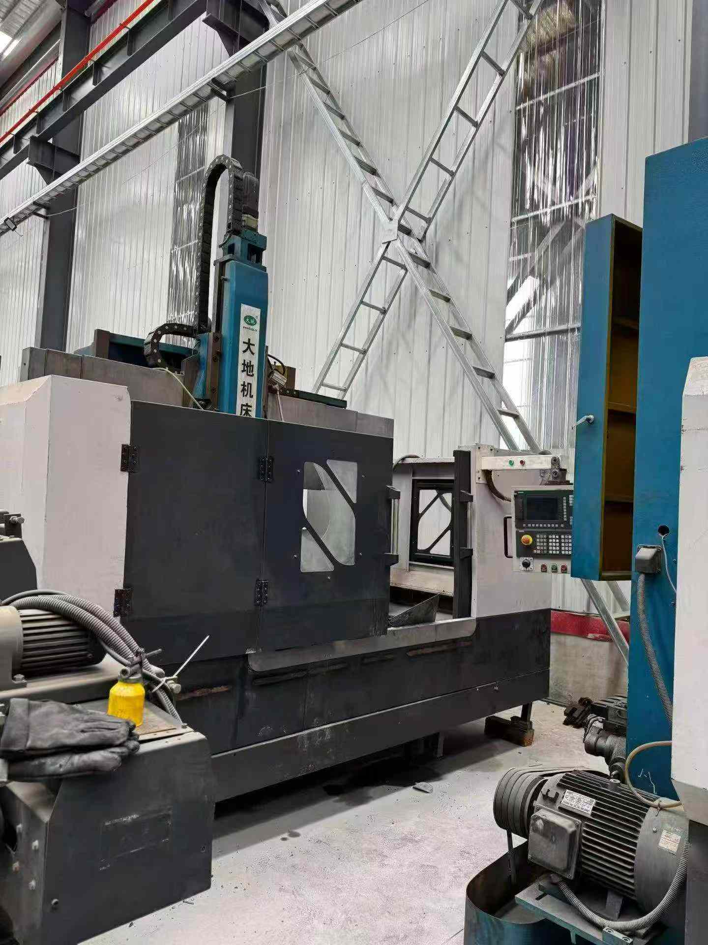 Dalian New World 5116 CNC Vertical Lathe with Siemens 828 D photo 4