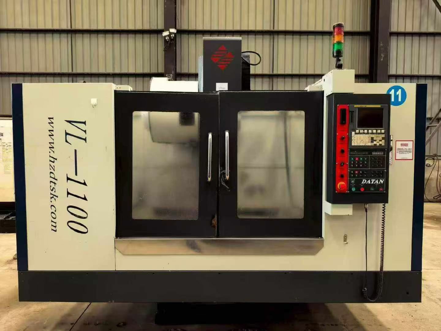 مركز تصنيع عمودي DATAN VL-1100 مستعمل
