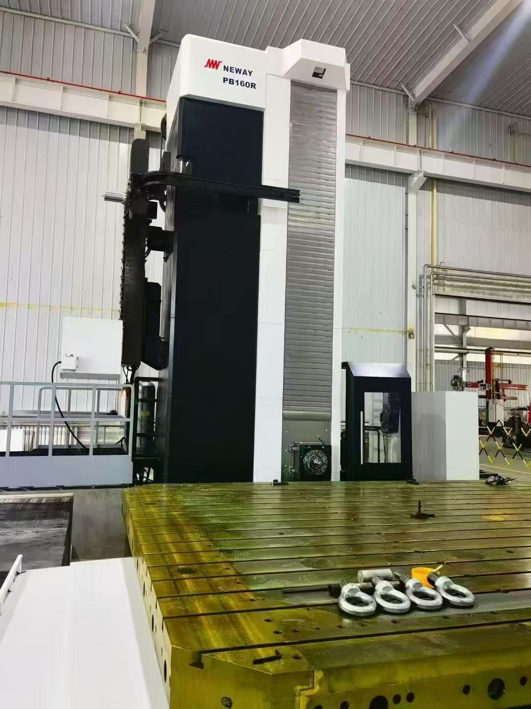 Nearly new Neway 160 square ram CNC boring and milling machine photo 2